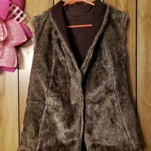 Women's faux fur/faux suede reversible vest with snap
